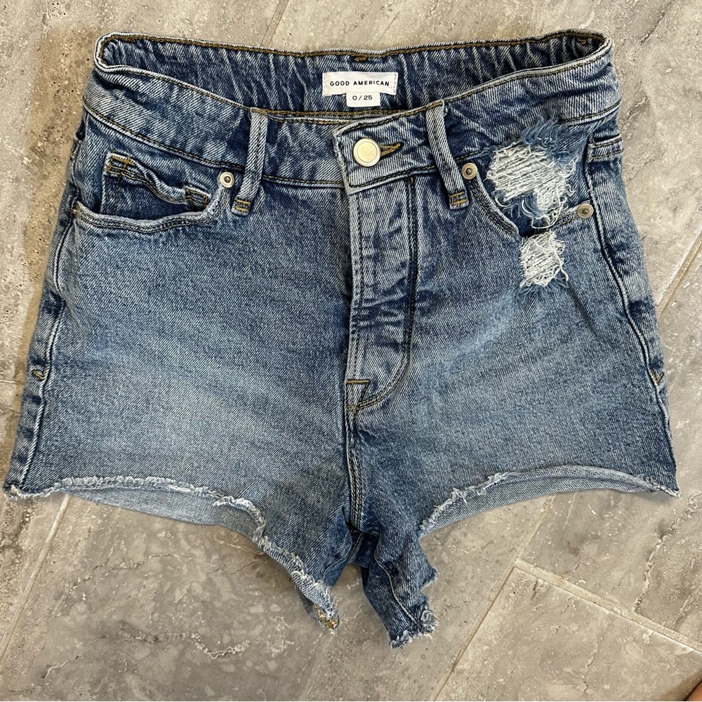 GOOD AMERICAN DENIM SHORTS - SIZE 25